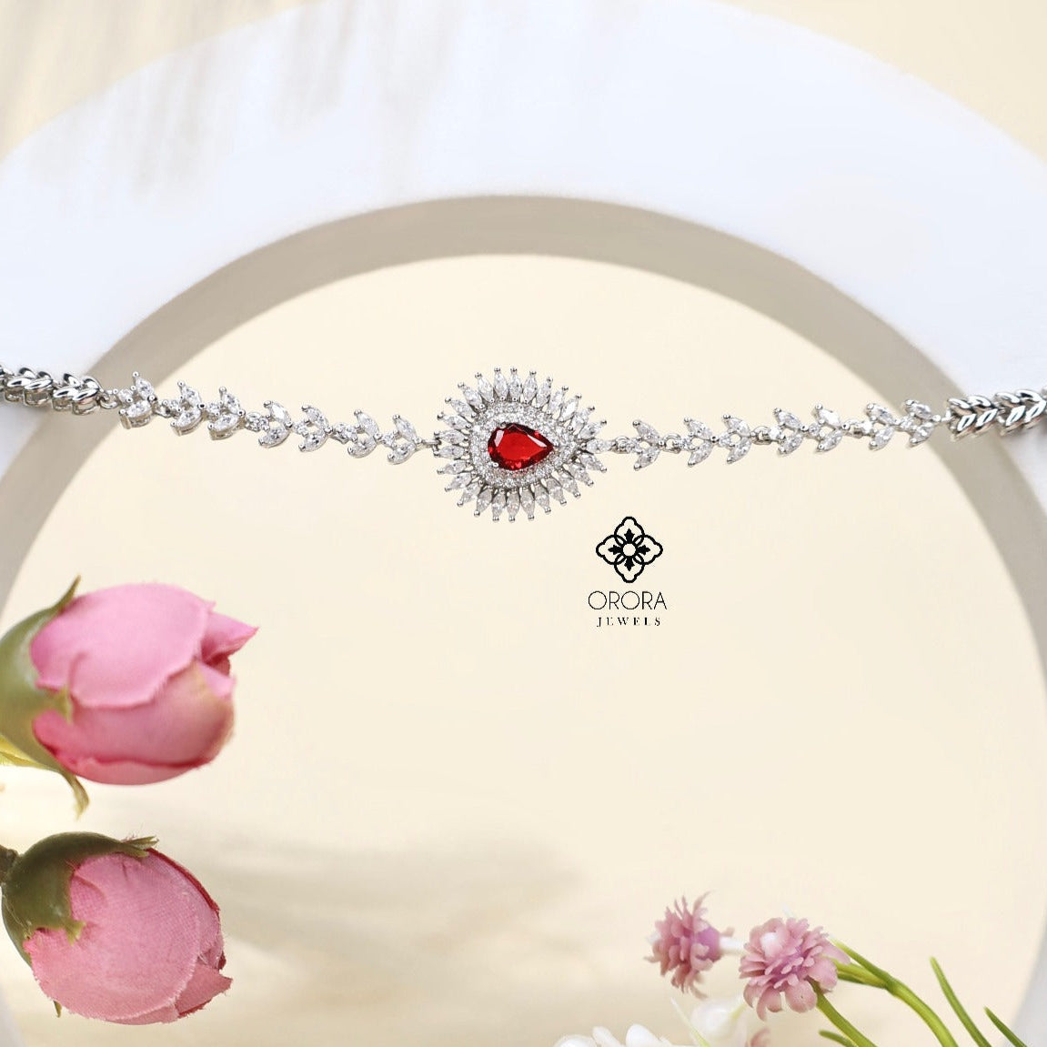 Luxurious Tear-shaped Dame Bracelet